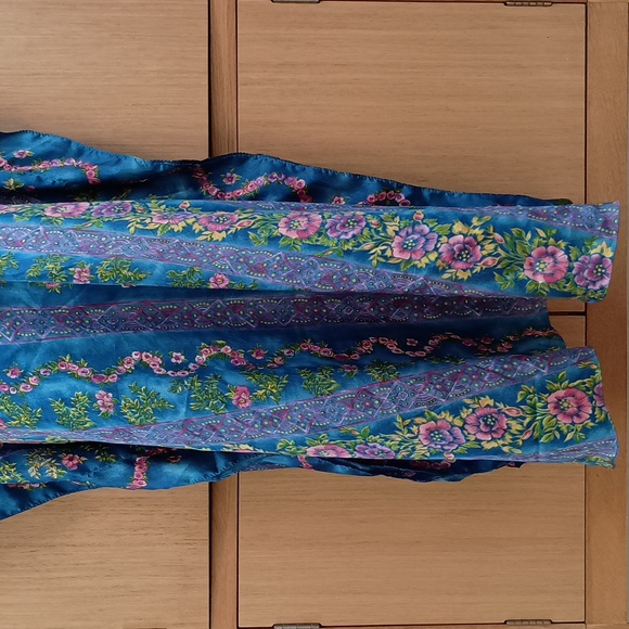 Winlar One Size Fits Most Royal Blue Floral Kaftan (Caftan) - Picture 3 of 10